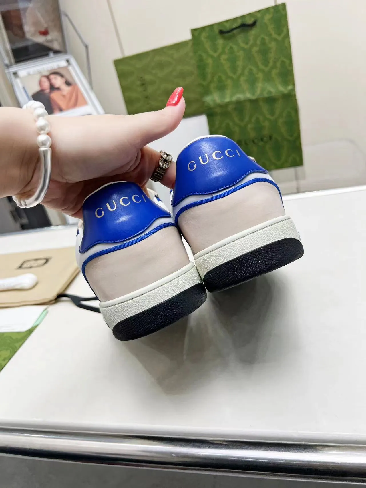 P620 💞💞Gucci G Home’s latest popular sports shoes, couple’s style, casual, retro white shoes 🌸🌸🌸 New popular series. The exquisite and compact interlocking double G logo romantically interprets the aesthetic concept of this series. Made of off-white leather, retro inspiration is cleverly blended into the sneaker design to reinterpret the brand logo. Exquisitely packaged at the delivery counter 🛍📦 ▪️Fabric: Original custom-made imported first-layer cowhide leather ▪️Lining: Original custom-made imported cowhide lining ▪️Outsole: Original molded two-color TPU outsole ▪️Size: Women's 35-40 / Men's 39-45